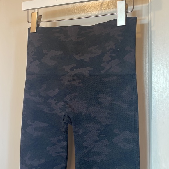SPANX Camo High Rise Leggings | Size Large - Picture 8 of 13